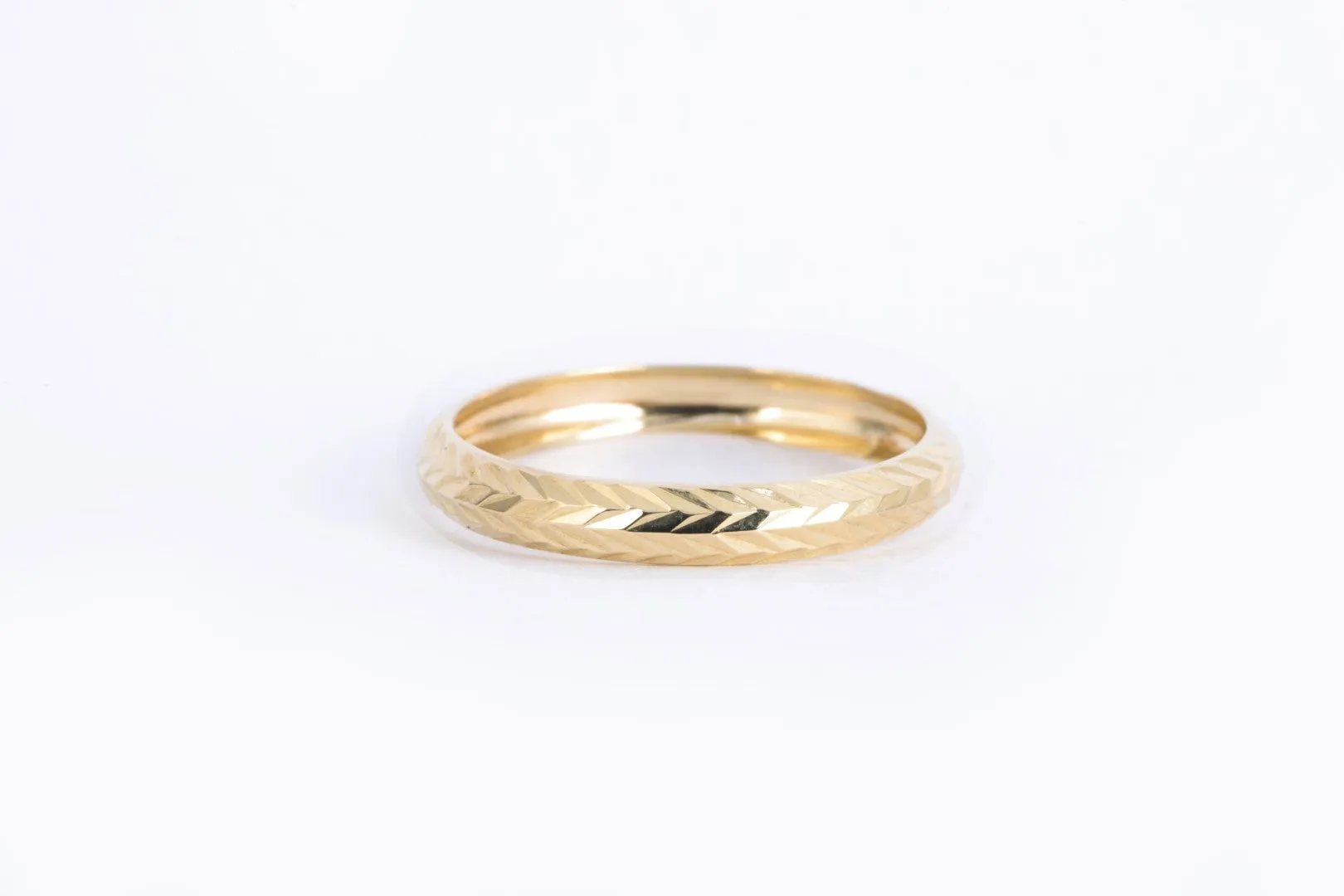 14k Yellow Gold Geometric Band Size 7.25 (0.72g.)