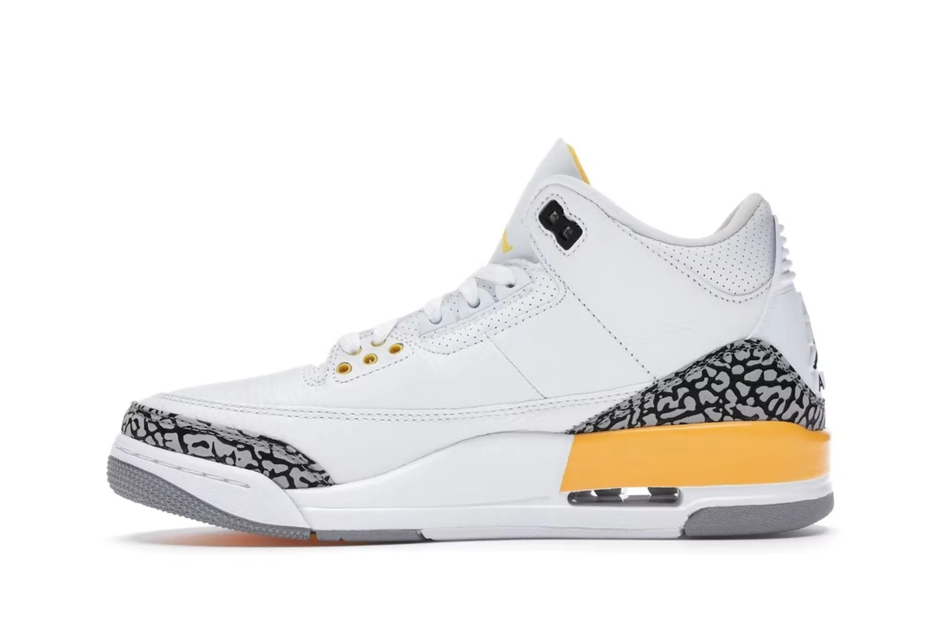 Air Jordan Retro 3 "Laser Orange" (W)