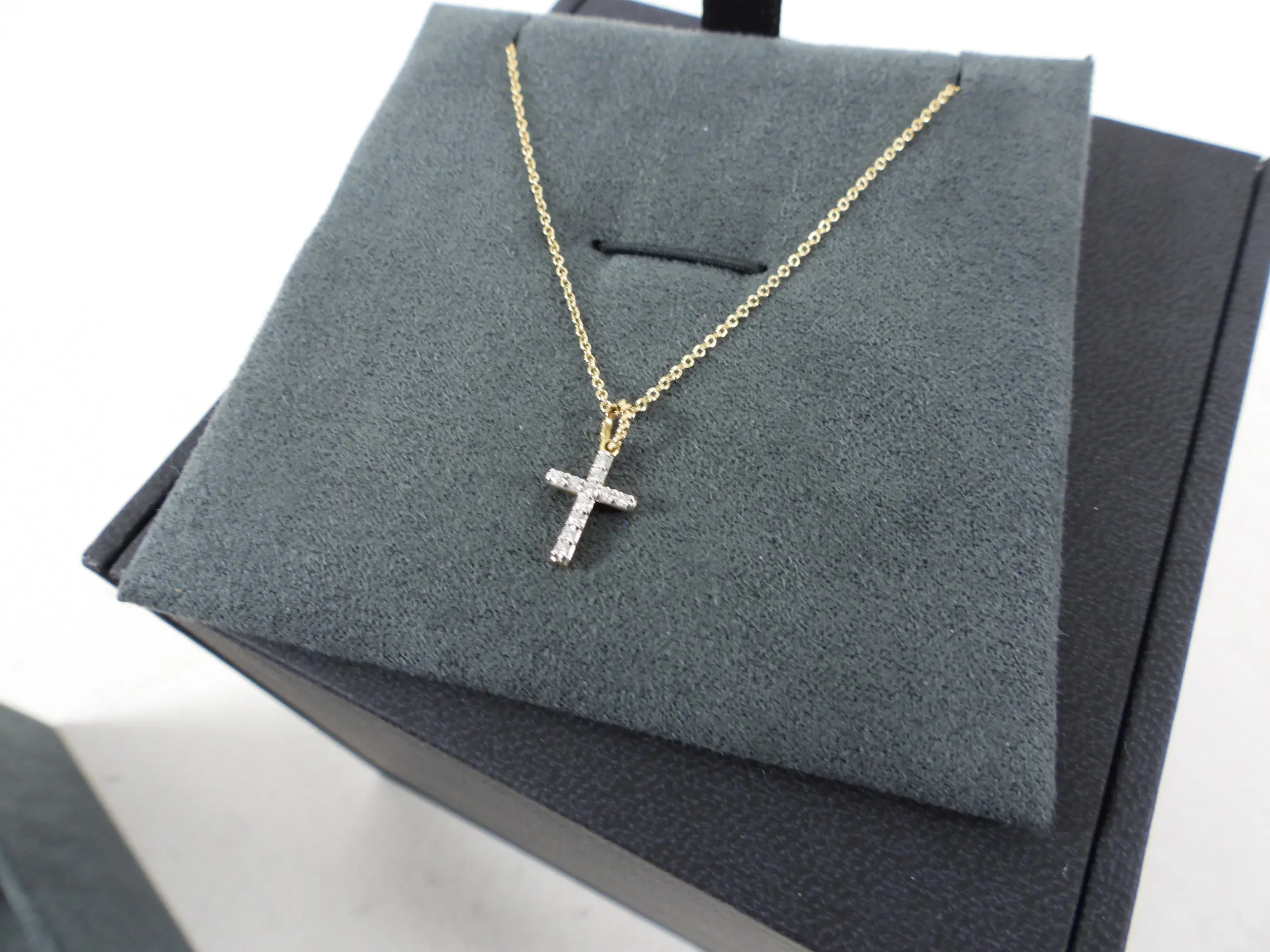 David Yurman 18k Yellow Gold Petite Diamond Cross Necklace