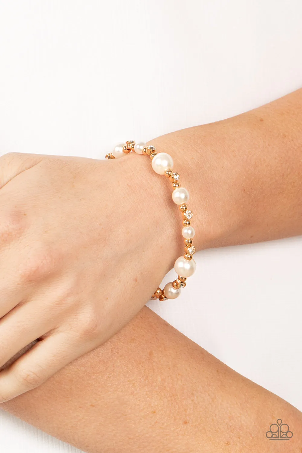 Paparazzi Chicly Celebrity - Gold And White Pearls Coil Bracelet